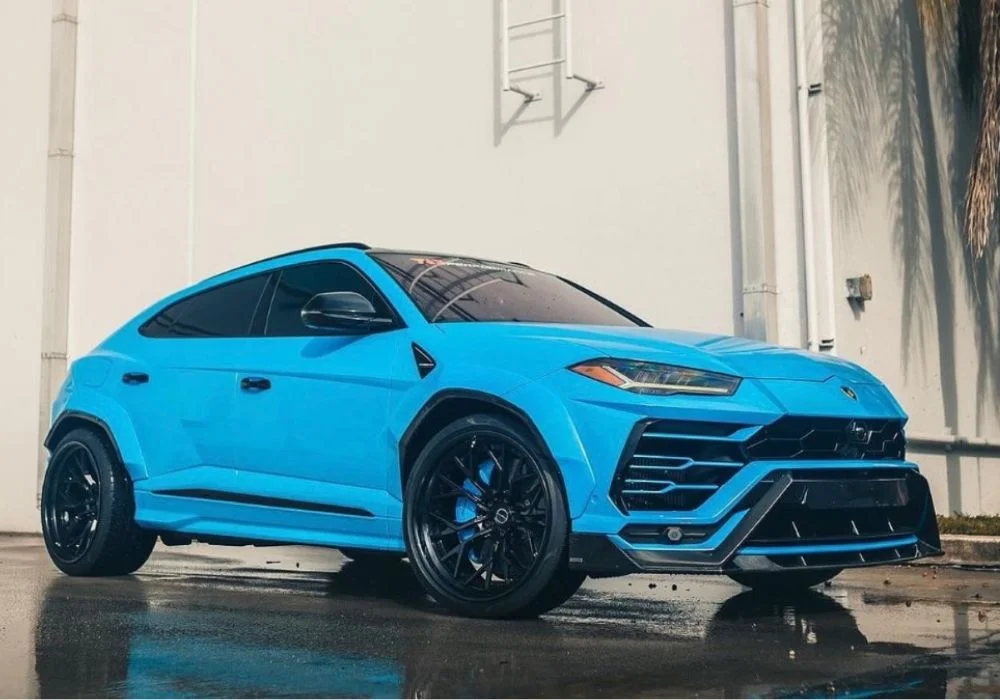 Blue Widebody Urus rental