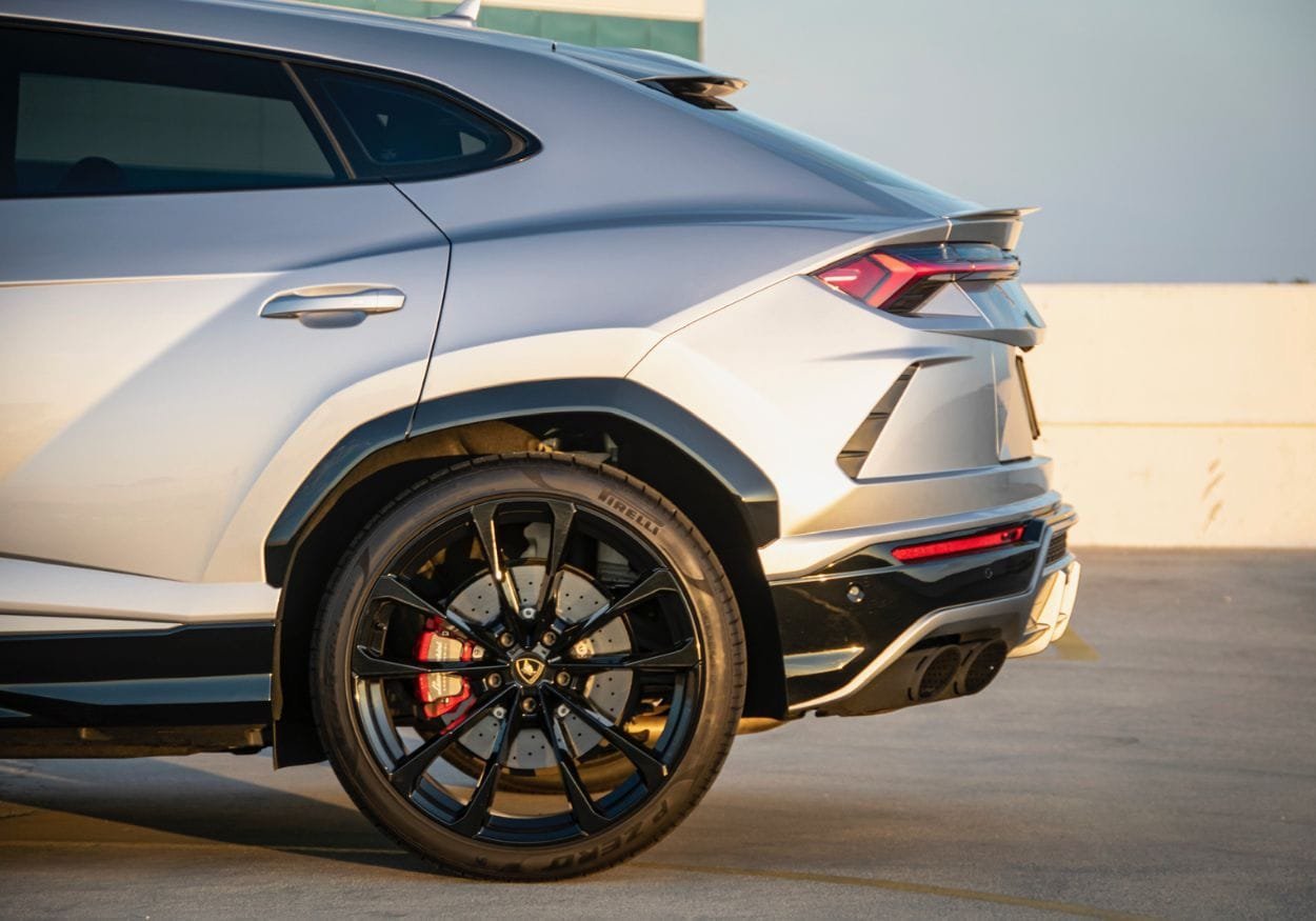 Silver Lamborghini Urus| Exotic Drives LA Car Rentals